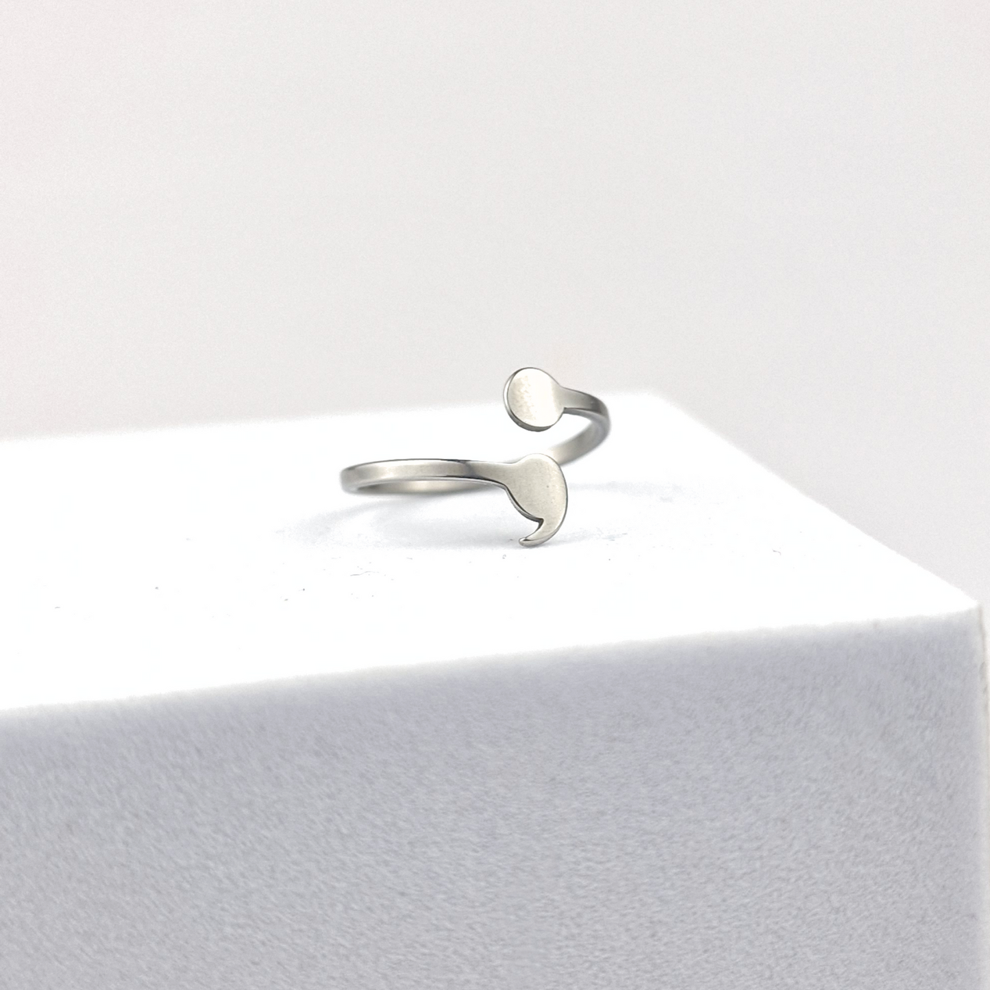 Anillo solidario punto y coma