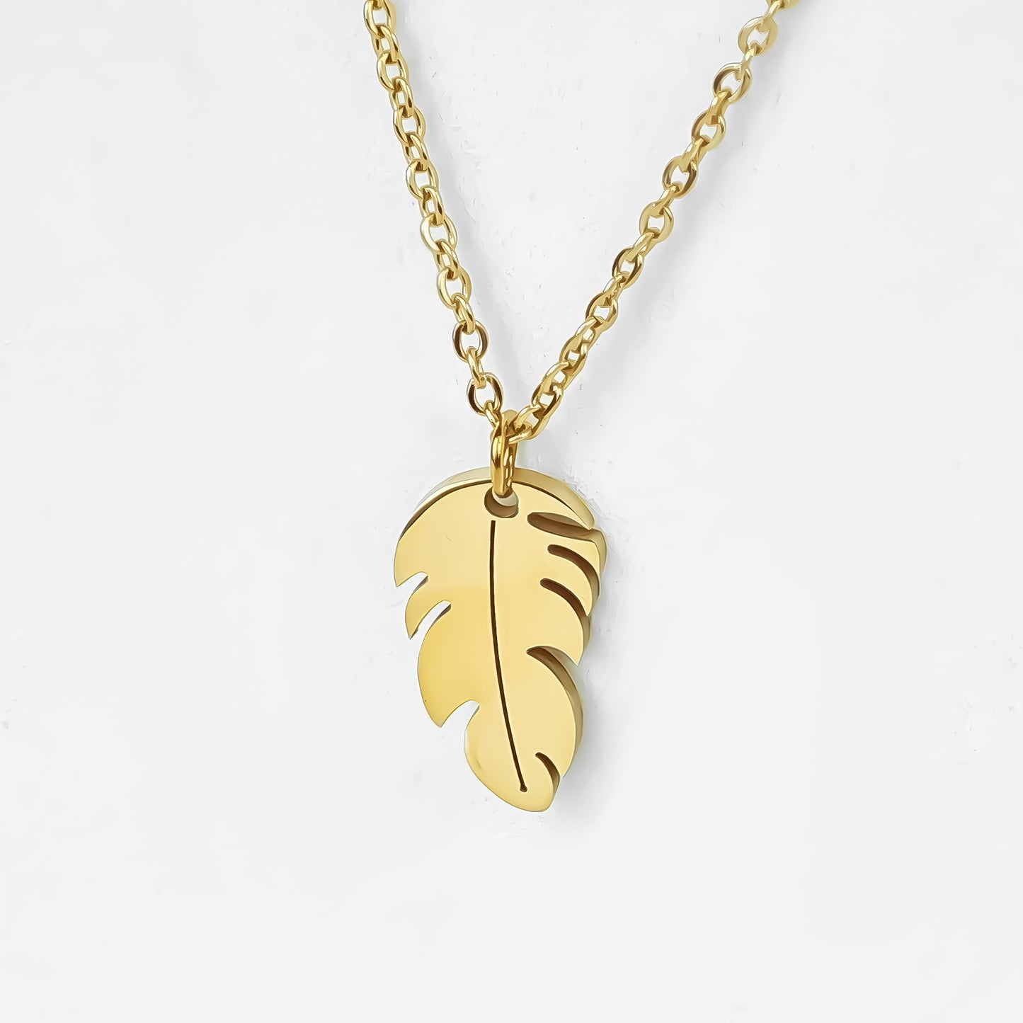 Collar pluma solidaria