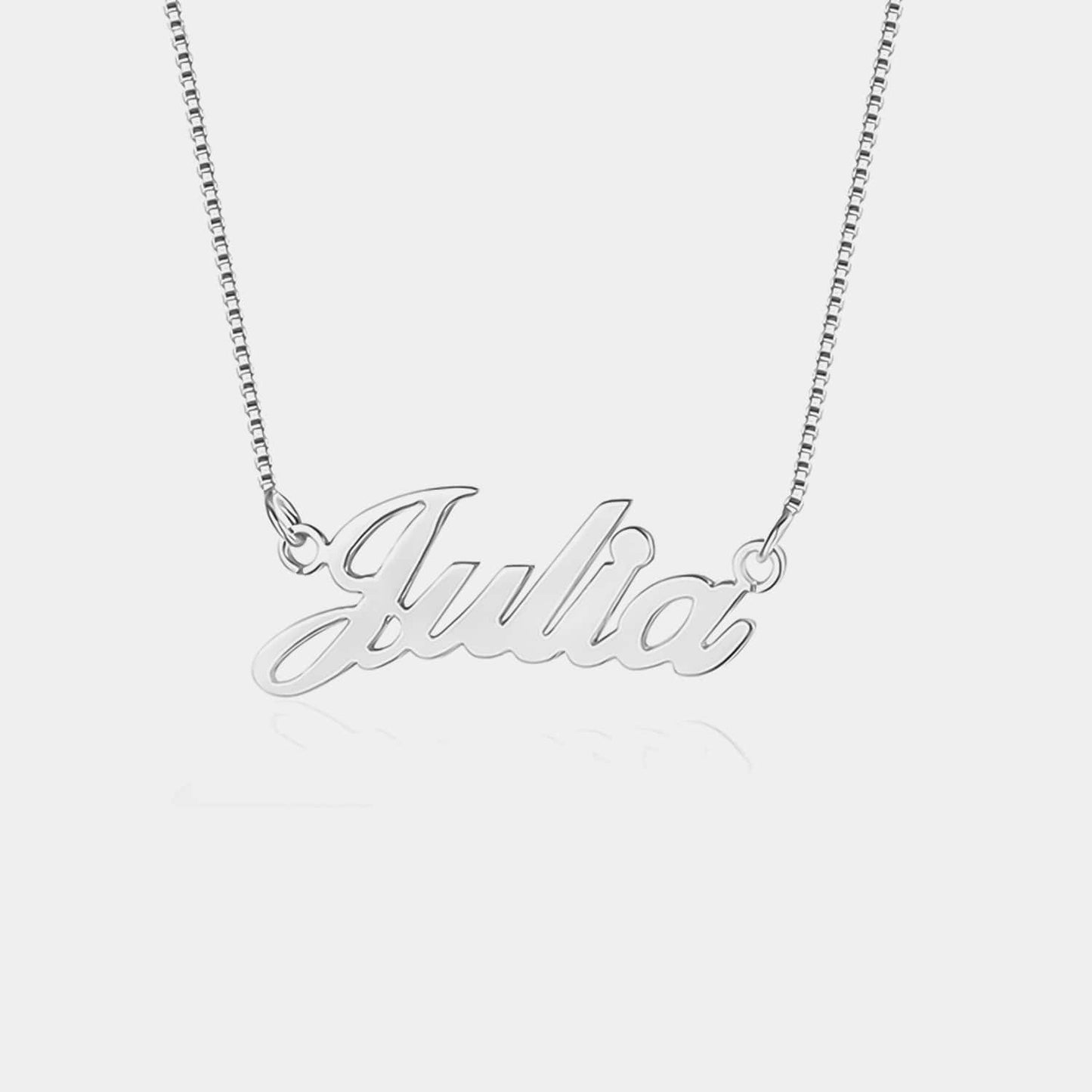 Collar con nombre de moda