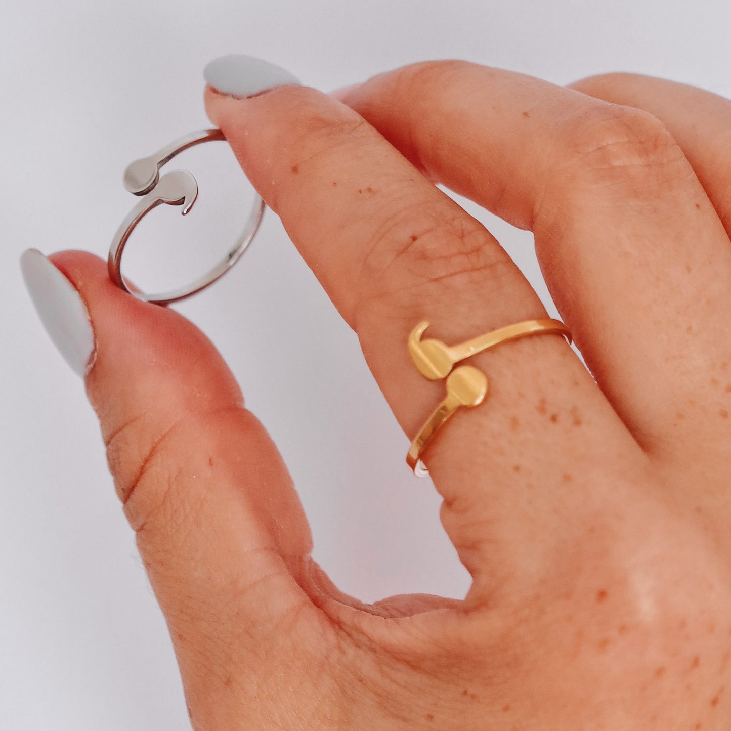 Anillo solidario punto y coma