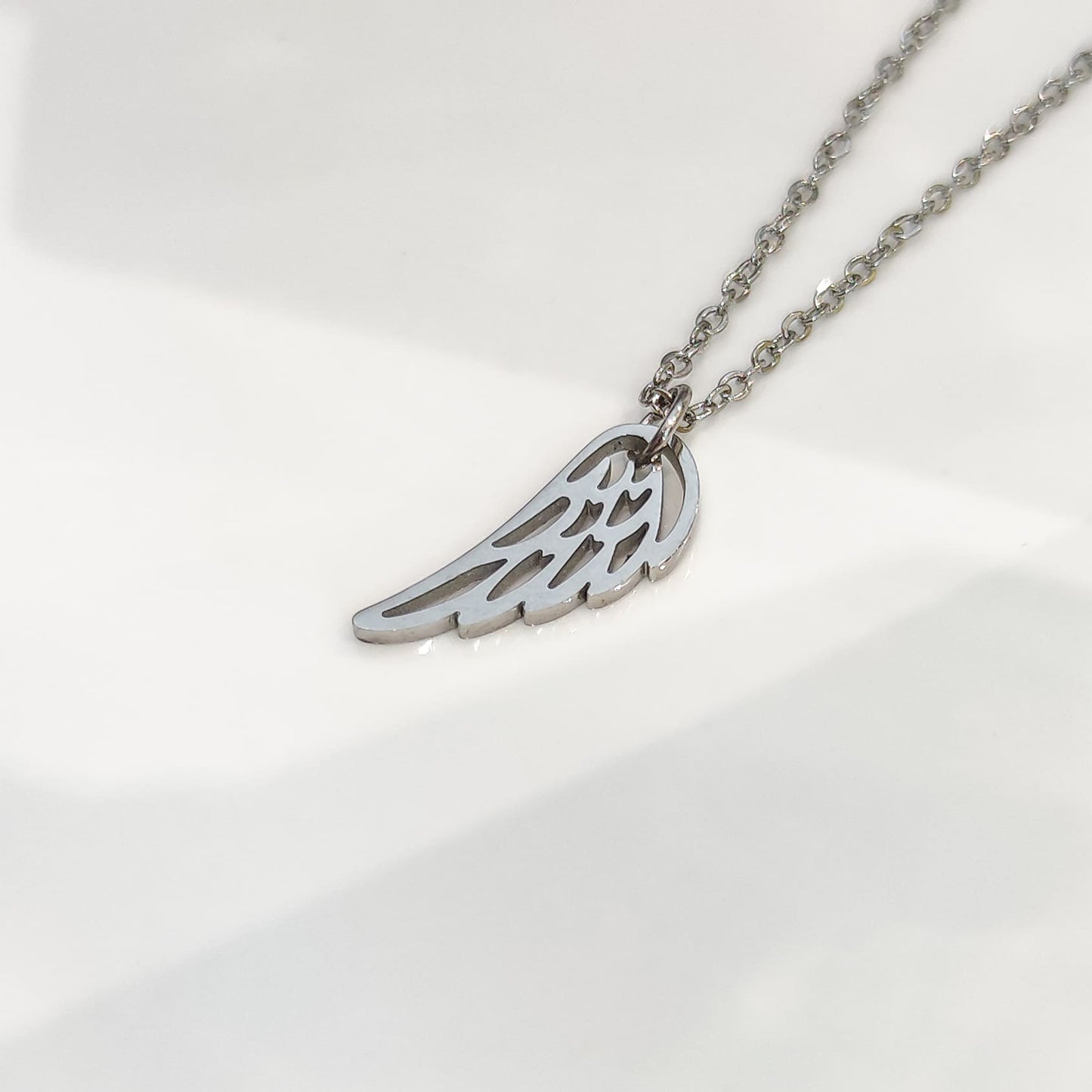 Collar solidario alas