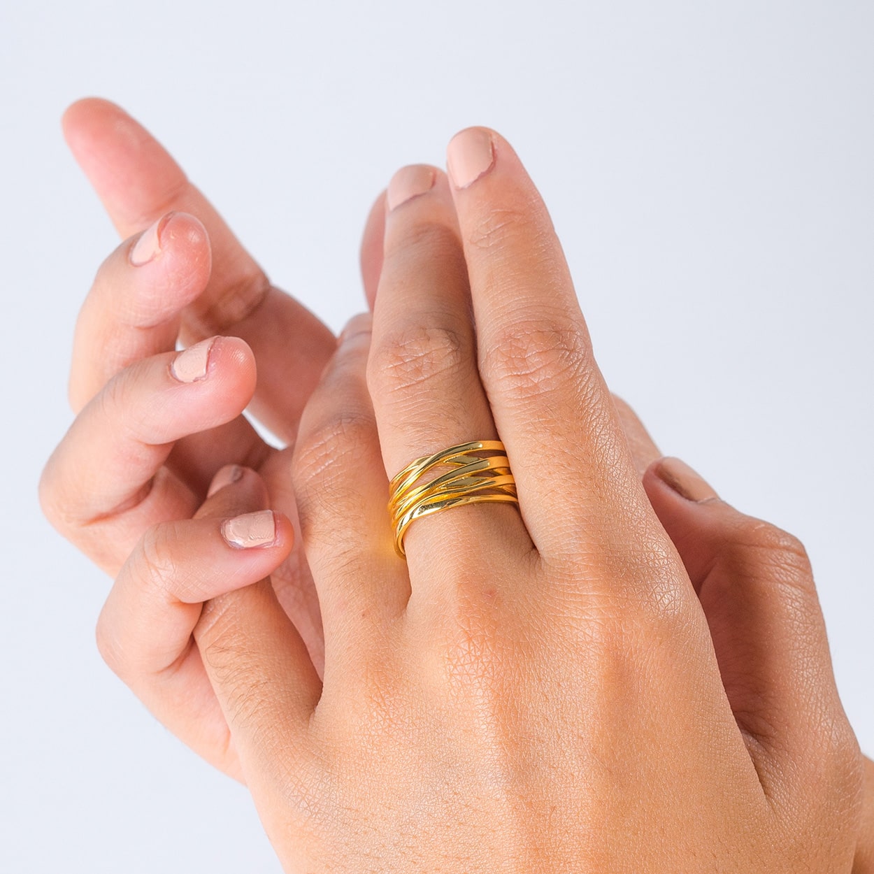 Anillo entrelazado solidario