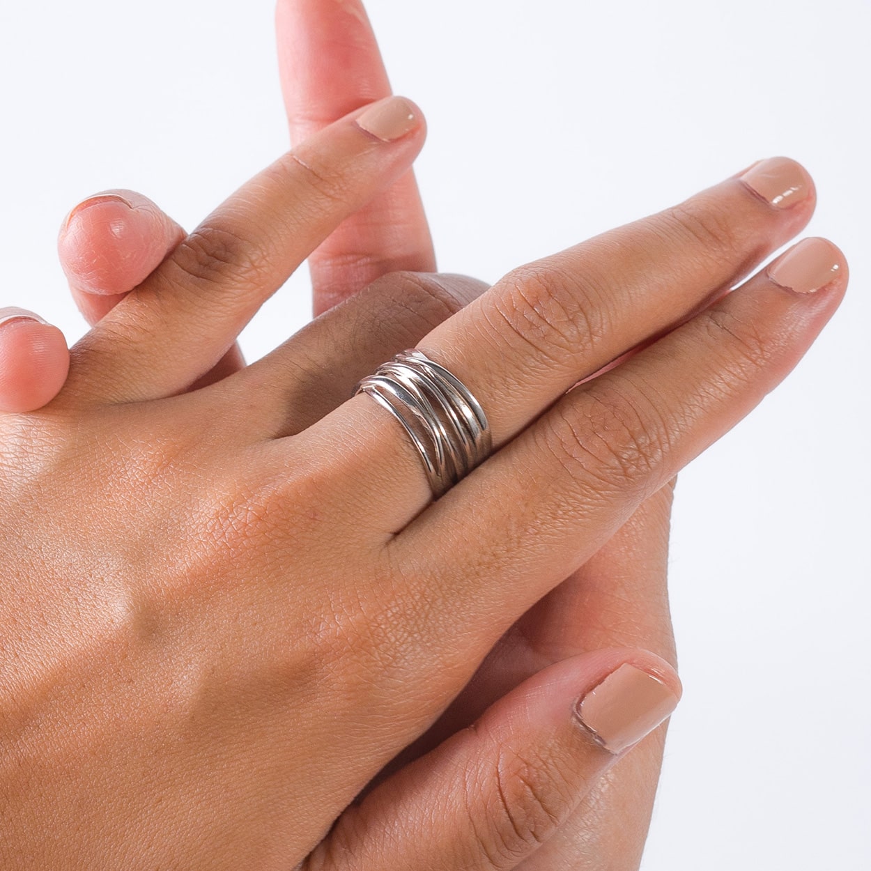 Anillo entrelazado solidario