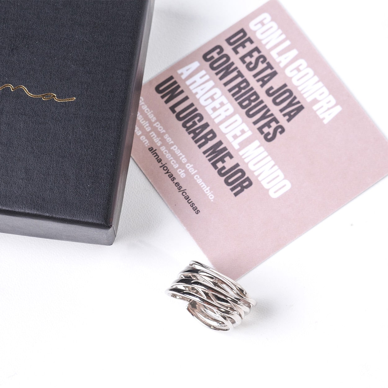 Anillo entrelazado solidario