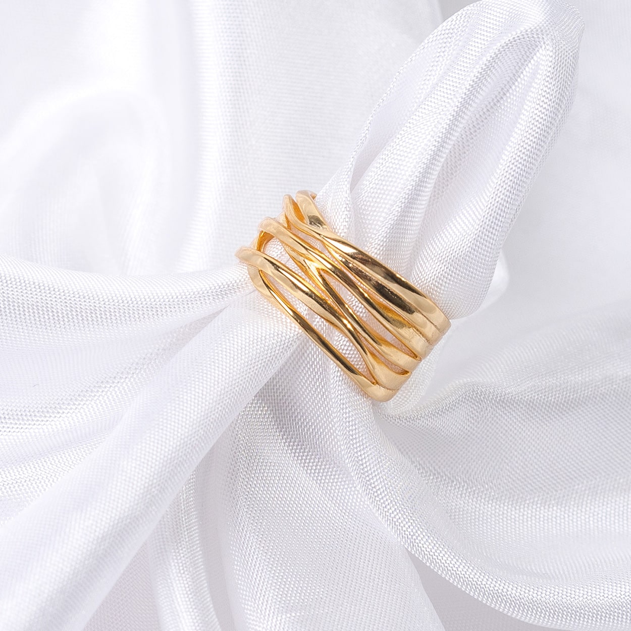 Anillo entrelazado solidario