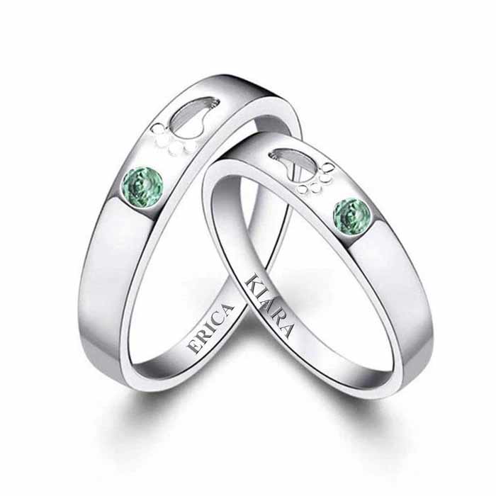 Anillo con pie de bebe de plata
