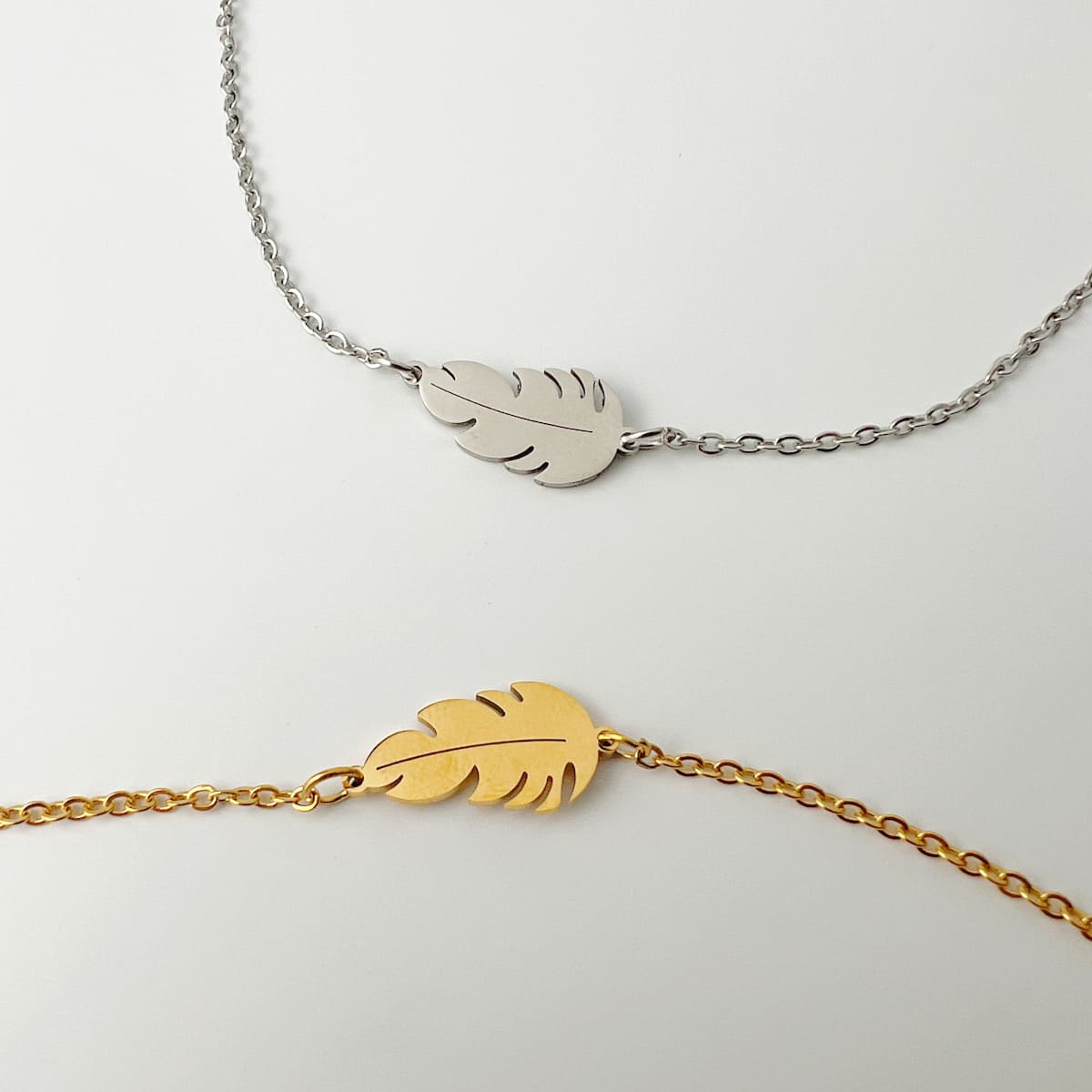 Pulsera pluma solidaria