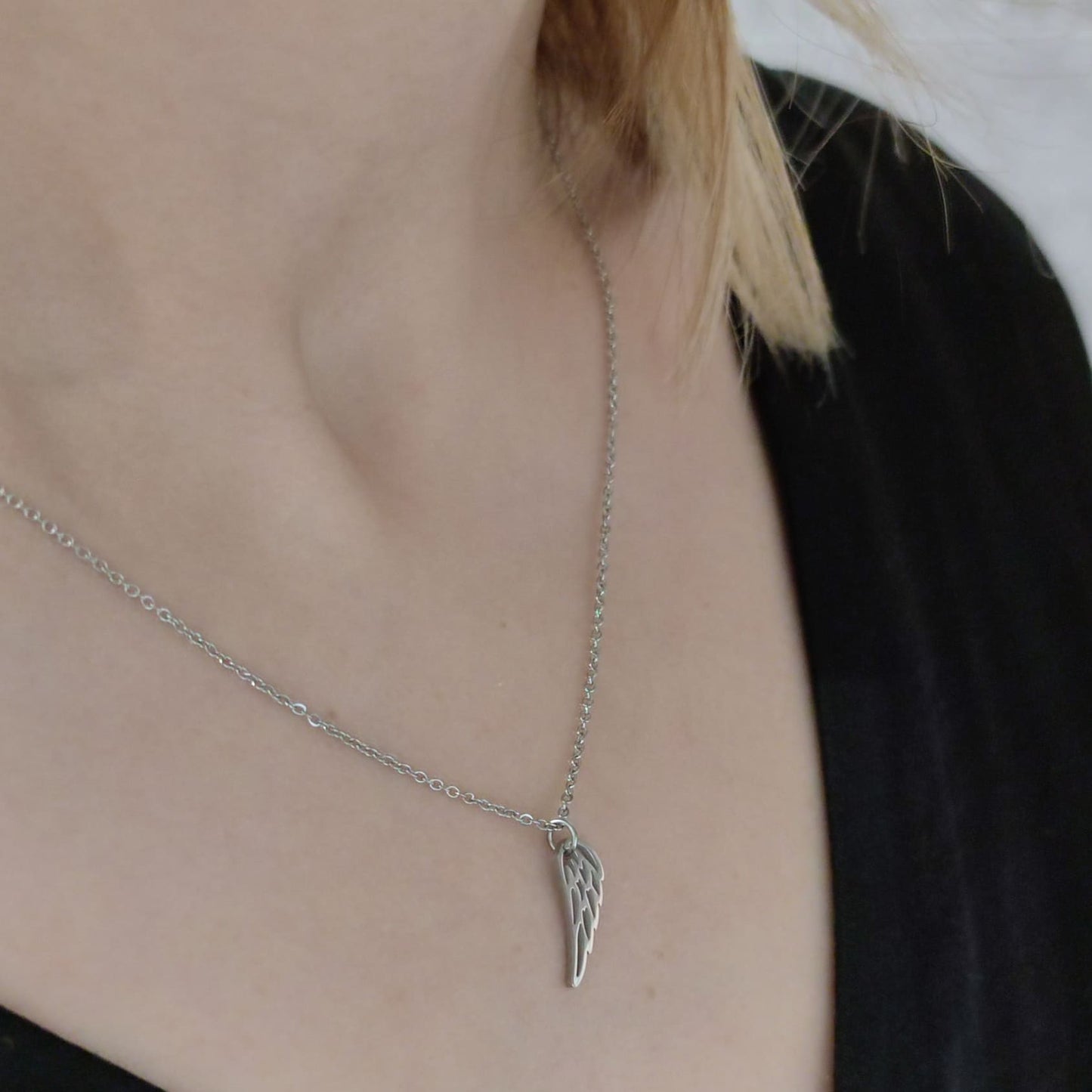 Collar solidario alas