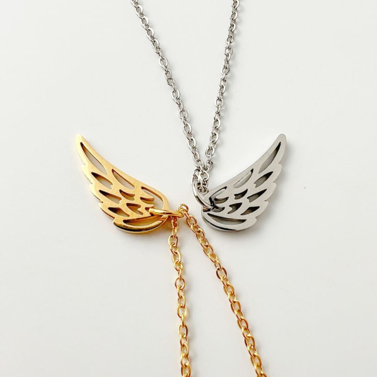 Collar solidario alas