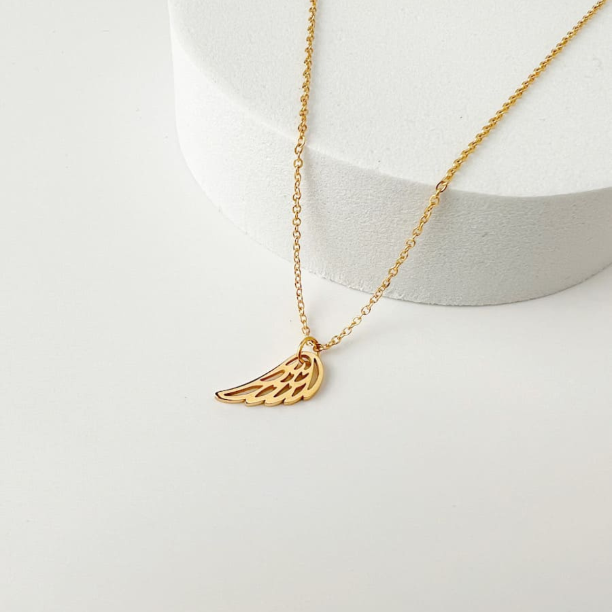 Collar solidario alas