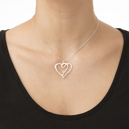Collar de corazón doble con nombres en plata