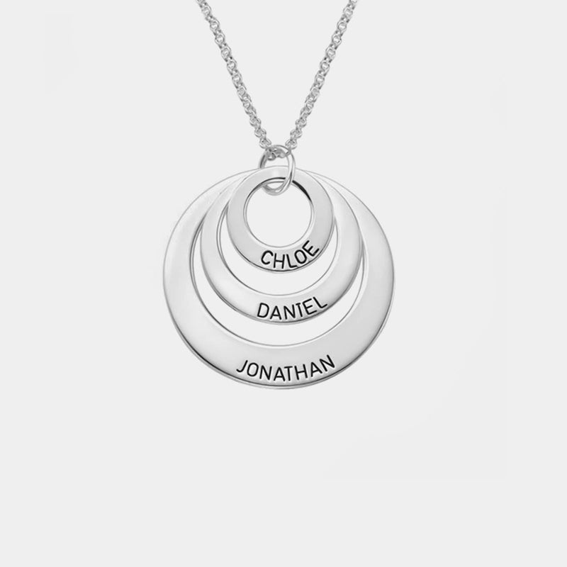 Collar de cuatro anillos con nombres para toda la familia