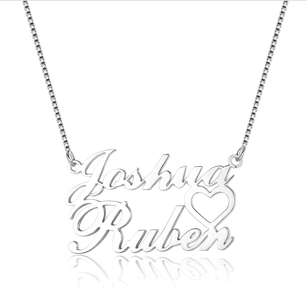 Collar con nombre de moda