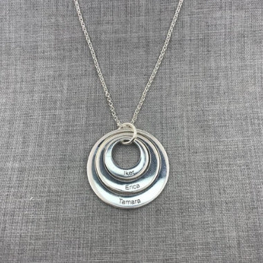 Collar de tres anillos de plata con nombres
