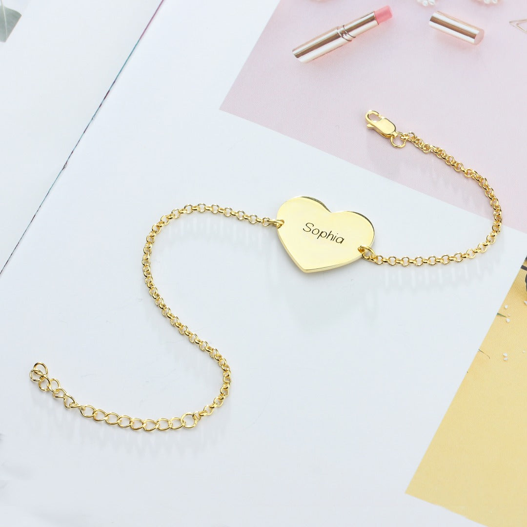 Pulsera con dibujo en corazón de plata